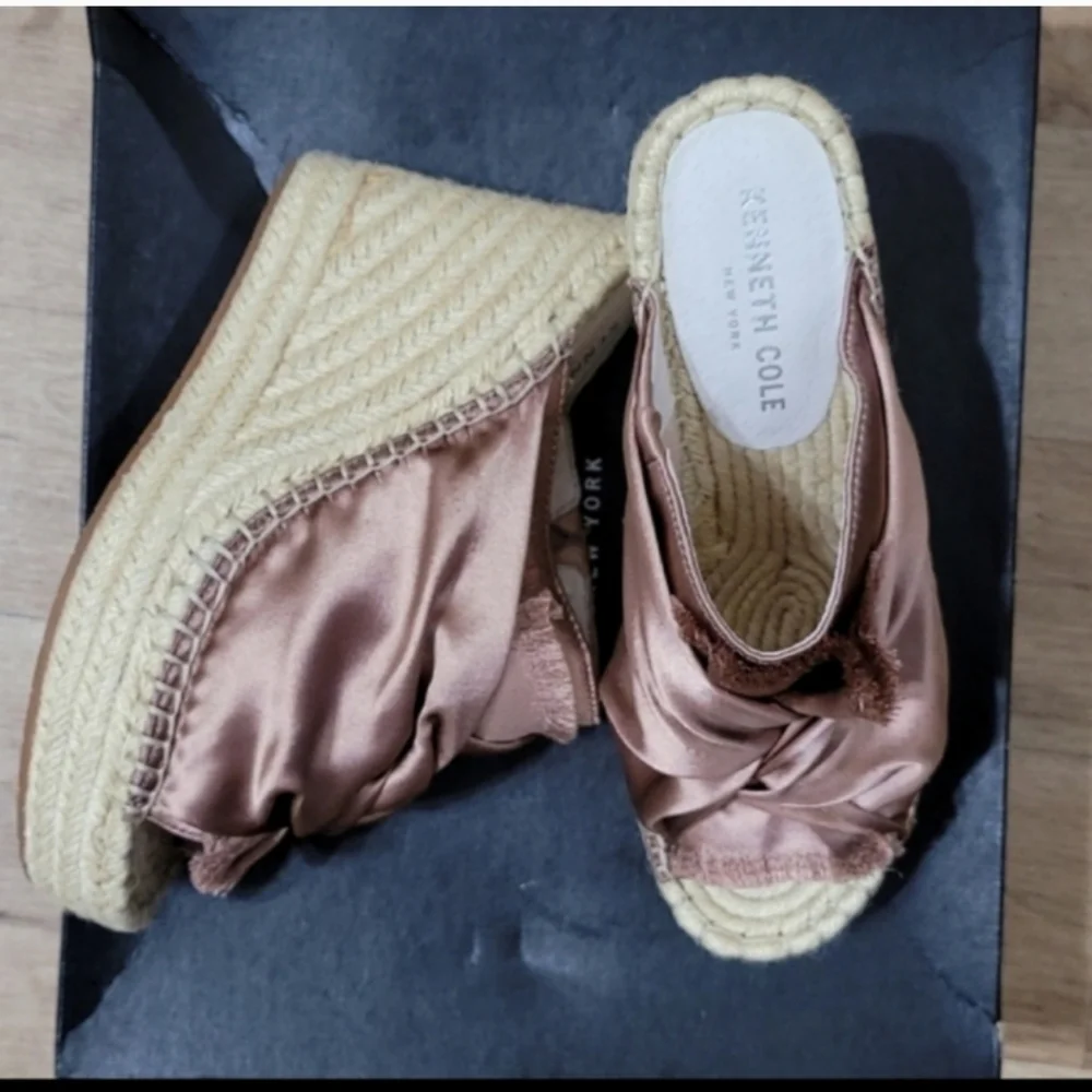 Kenneth Cole New York Odelle 2 Espadrille Wedge Sandals Blush Satin Size 6 NWT